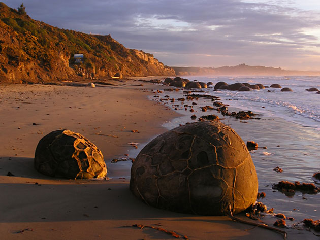 Die Moeraki Boulders am Koekohe Beach Copyright: Karsten Sperling, CC BY-SA 2.0 (WikimediaCommons)