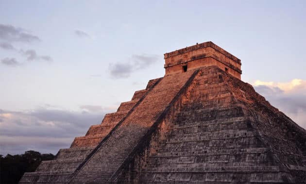Außenansicht der Pyramide des Kukulcán. Copyright: Mauricio Marat INAH