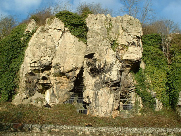 Ansicht der Creswell-Crags-Höhlen. Copyright: Nigel Homer (via WikimediaCommons) / CC BY-SA 2.0