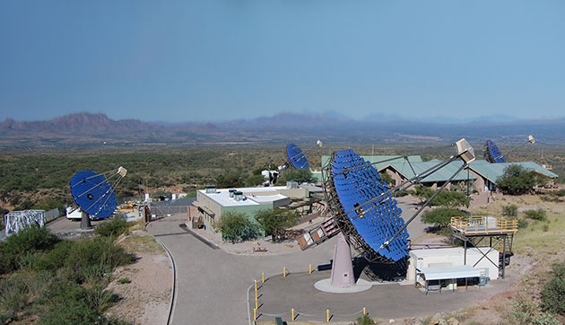 Blick auf die vier Teleskope der Very Energetic Radiation Imaging Telescope Array System (VERTITAS) in Arizona. Copyright: veritas.sao.arizona.edu