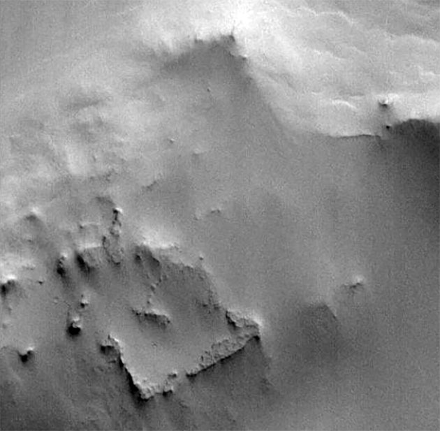 Symbolbild: Rechteckige Ruinen in der Mars-Region Arabia Terra – oder nur eine Laune der Natur? Diese Frage stellt HYPER-SETI und soll nach „Anomalien“ in sonst bekannten Umgebungen auf der Erde, anderen Planeten und im All suchen. Die Originalaufnahme und weitere Bildinformationen der NASA finden Sie HIER. Copyright: NASA