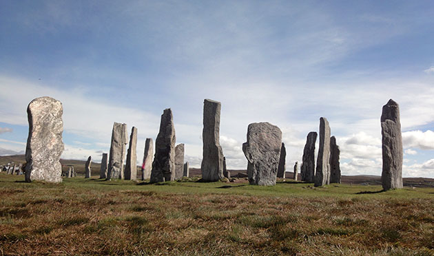 Blick auf einige Steine die große Steinkreisanlage von Calanais (Callanish 1) auf der schottischen Isle of Lewis. Copyright: A. Müller für Grenzwissenschaft-Aktuell.de