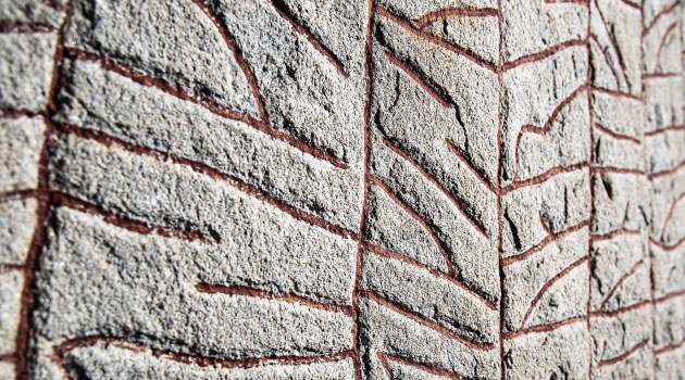 Teilansicht der Runen auf den Runenstein von Rök. Copyright/Quelle: Helge Andersson / Uppsala Universitet