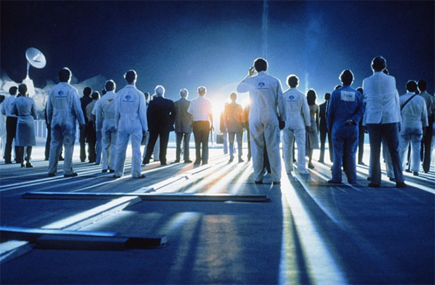 Symbolbild: Erstkontakt. Szenenbild aus Steven Spielbergs „Unheimliche Begegnung der dritten Art“ (1977). Copyright: Park Circus / Sony
