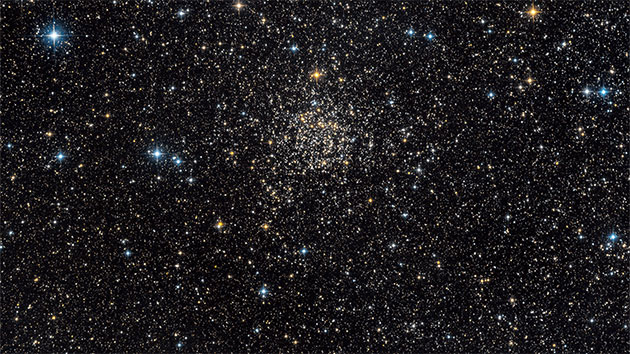 Der alte, auch als “Carolines Rose” bezeichnete sog. offenen Sternenhaufen “NGC 7789”. Er befindet sich rund 8.000 Lichtjahre entfernt im Sternbild “Cassiopeia” und beinhaltete Weiße Zwergsterne mit ungewöhnlich großen Sternenmassen. Copyright Guillaume Seigneuret and NASA