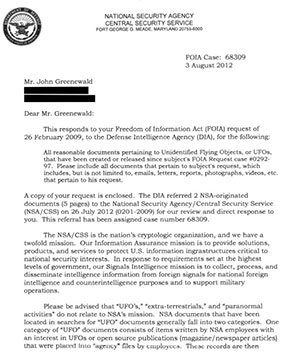 Das Antwortschreiben der NSA vom 3. August 2012, in dem die Einsicht und Veröffentlichung von fünf Seiten UFO-Material abgelehnt wurden. Klicken Sie auf die Bildmitte, um zu einer vergrößerten und vollständigen Originalabbildung zu gelangen.