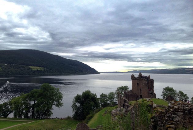 Blick über die Ruine von Urquhart Castle auf den Loch Ness. Copyright: A, Müller für grenzwissenschaft-aktuell.de