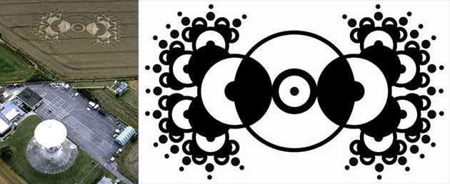 Diese Kornkreisformation wurde im Sommer 2000 im selben Feld entdeckt und wird in der "Antwort" von 2013 vereinfacht und binar codiert, jedoch mit "falscher" Größenangabe dargestellt. Copyright: Steve Alexander, temporarytemples.co.uk (Foto) / A. Müller für grenzwissenschaft-aktuell.de (Grafik)