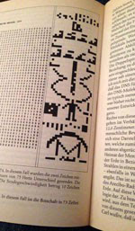 Darstellung der Arecibo-Botschaft in Carl Sagans "Signale der Erde"