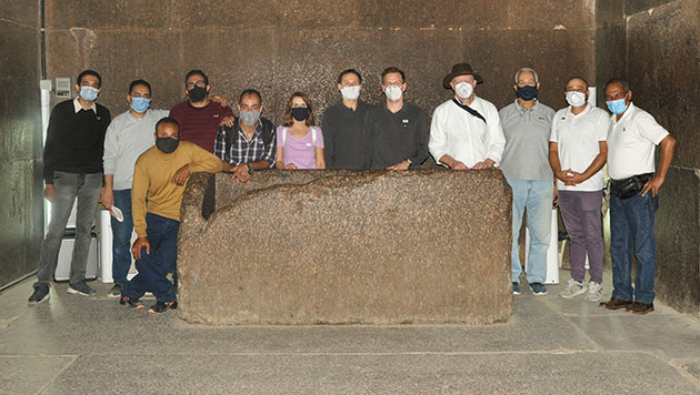 Das deutsch-ägyptische Team im Innern der sog. Königskammer der Großen Pyramide von Gizeh. Copyright/Quelle: Khaled Emad Abdulhamid Taie / TU München