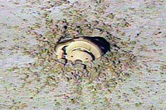 So wie die hier gezeigte NASA-Sonde „Genesis“, könnten auch außerirdische Sonden ungeplant oder nach Missionsende auf Planeten, Monde und Asteroiden im Sonnensystem gestürzt sei.n Copyright: NASA