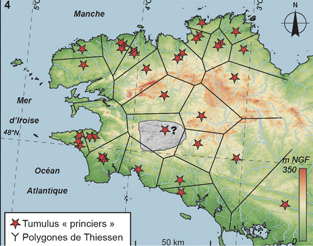 Archäologen sind überzeugt, dass die Steinplatte diesen Kartenausschnitt zeigt. Copyright: IGN ; tombes d’après Fily, 2008, complété ; voie romaine : DRAC/SRA Bretagne; DAO : C. Nicolas