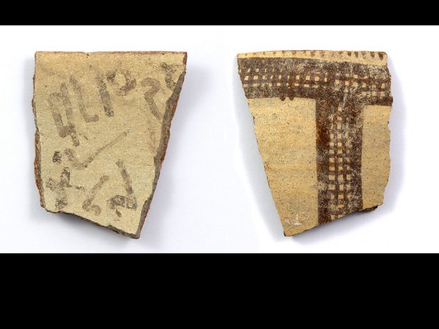 Frühalphabetische Inschrift auf der Innenseite (l.) einer zyprischen Scherbe. Copyright: ÖAW / Antiquity (2021)