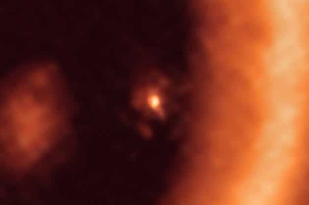 Detailansicht der zirkumplanetaren Scheibe um „PDS 70c“. Copyright: ALMA (ESO/NAOJ/NRAO)/Benisty et al.