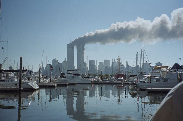 Reinhard Kargers Fotografien vom 11. September 2001 dokumentieren den Angriff auf die Twin Towers des World Trade Center. Sie sind ein zentraler Bestandteil der Ausstellung, die noch bis Mitte September in der Sulb zu sehen sein wird. Copyright: Reinhard Karger