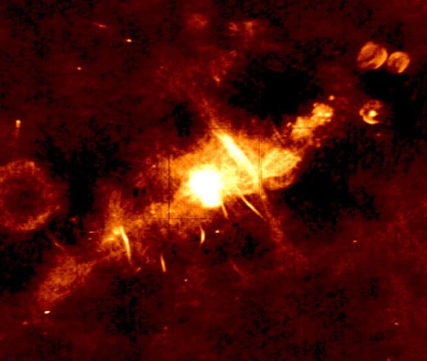 Archivbild: Radioaufnahme des galaktischen Zentrums. Copyright/Quelle: NRL/SBC Galactic Center Radio Group