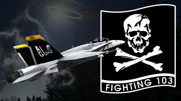 Eine „F/A-18F Super Hornet“ der der als „The Jolly Rogers“ bekannten „Strike Fighter Squadron (VFA) 103 VFA-103“ vor dem Hintergrund des Geschwader-Abzeichens. Copyright: TheBlackVault.com