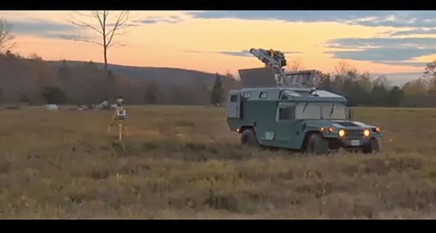 Der zum UFOTOG-Mobil umgebaute Humvee im ersten Testeinsatz. Copyright: Douglas Trumbull