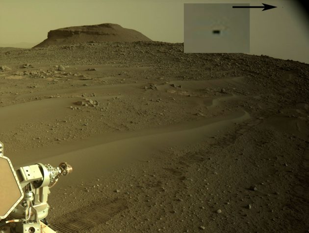 …und auch am folgenden Sol (420) findet sich das vermeintliche „UFO-Detail“ noch immer an gleicher Stelle in gleicher Position (siehe Vergrößerung). Klicken Sie auf die Bildmitte, um zum Originalbild der NASA im Online-Archiv der RAW-Bilder der Perseverance-Mission zu gelangen. Copyright: NASA/JPL-Caltech