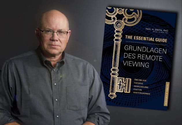 Paul H. Smith und die neuerschienene deutschsprachige Übersetzung seines Standardwerks zum Remote Viewing. Copyright/Quelle: Eckhaus Verlag