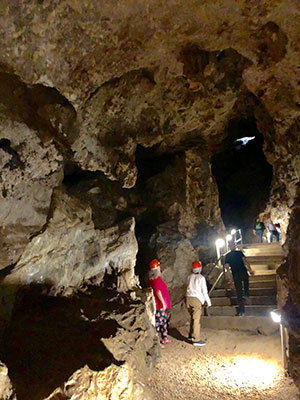 Besucher in den beeindruckenden Höhlen von Sterkfontain. Copyright: A. Müller, grenzwissenschaft-aktuell.de