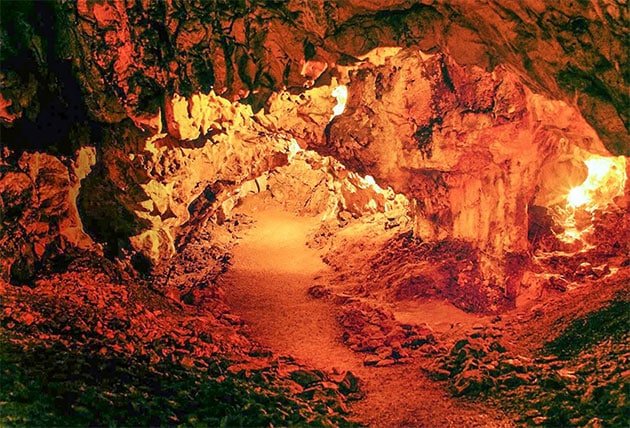 Blick in die Höhlenhalle im Hohle Fels. Quelle/Copyright: Jens Burkert / Copyright: Weltkultursprung