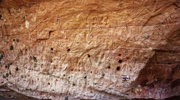 Blick auf das Zentralmotiv der Petroglyphen von Mara Wonga. Copyright: Paul Tacon