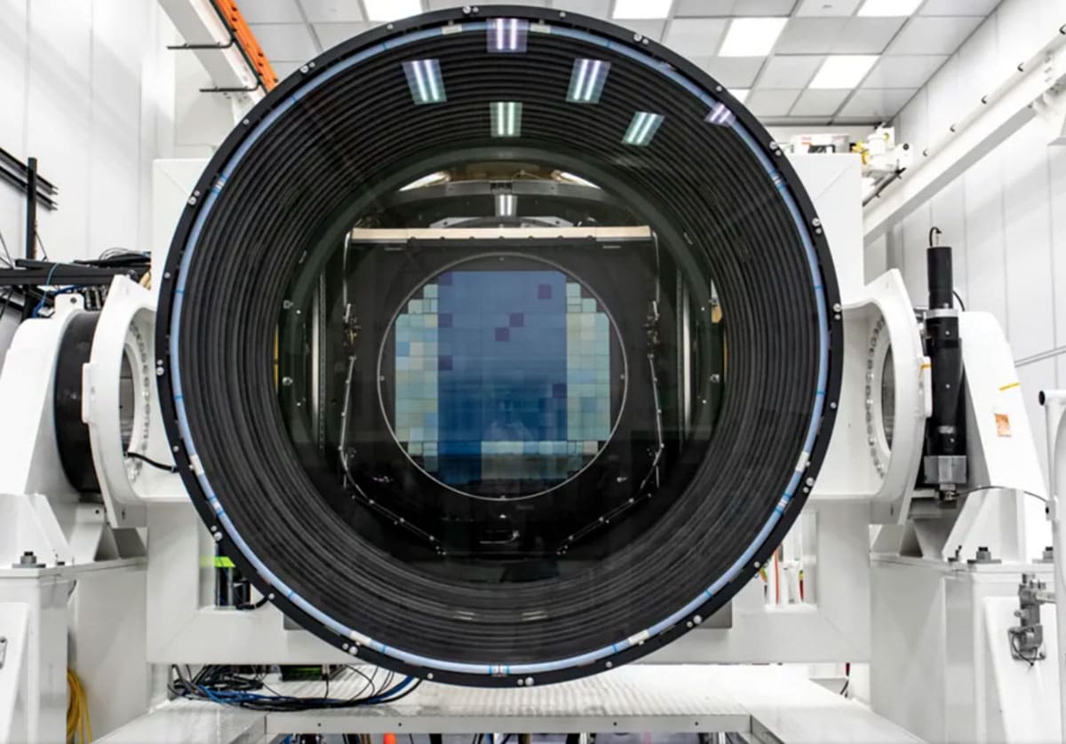 Die 3,2 Milliarden Pixel Kamera des LLST des Vera C. Rubin Observatory in Chile. Copyright: www.lsstcorporation.org