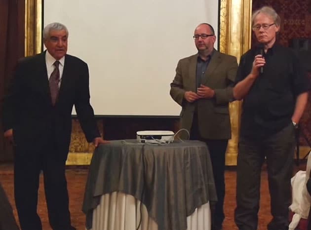 Archivbild: Zahi Hawass (l.) im Streitgespräch mit Graham Hancock (r.).Quelle: G. hancock