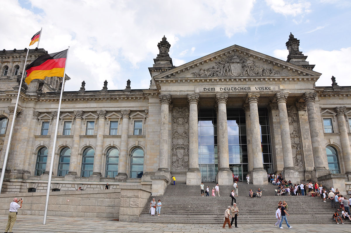 Symbolbild: Blick auf das Berliner Reichstagsgebäude. Copyright: Timothy Vollmer (via WikimediaCommons) / CC BY 2.0