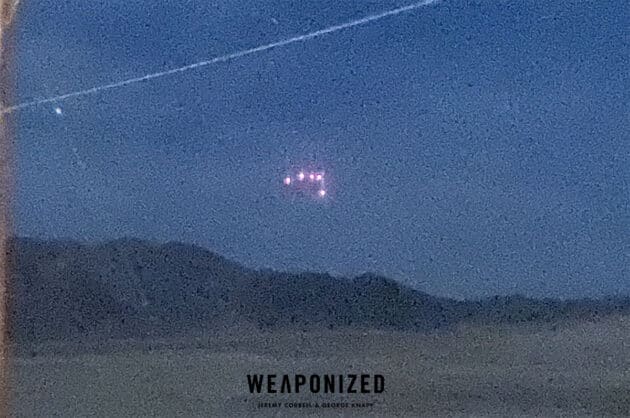 Standbild aus einem der zahlreichen Videos zum Vorfall über dem Marine Corps Air Ground Combat Center Twentynine Palms - Camp Wilson vom 20. April 2021.Copyright/Quelle: J. Corbell / www.weaponizedpodcast.com