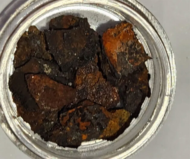 Detailansicht einiger der geborgenen Stahlfragmente. Copyright: Jeff Wynn/Interstellare Expedition