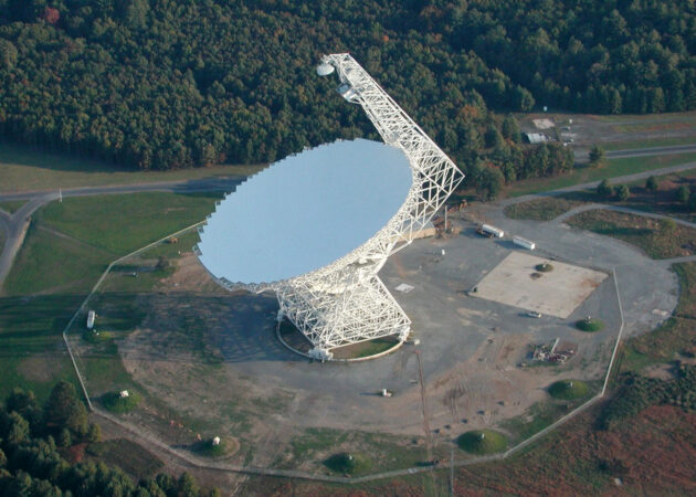 Symbolbild: Das Green Bank Radioteleskop in West Virginia, USA.Copyright: JPL, Gemeinfrei