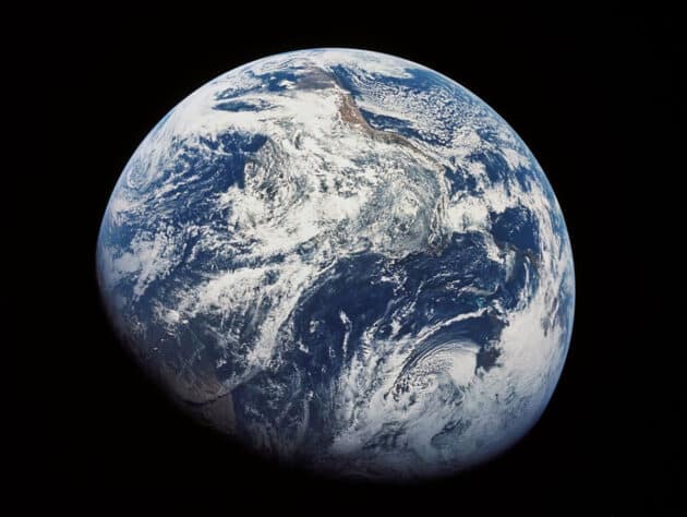 Eine der ersten Aufnahmen unseres Planeten aus dem Weltraum, aufgenommen von der Crew von Apollo 8 aus einer Distanz von 30.000 Kilometern am 1. Dezember 1968. Copyright: NASA