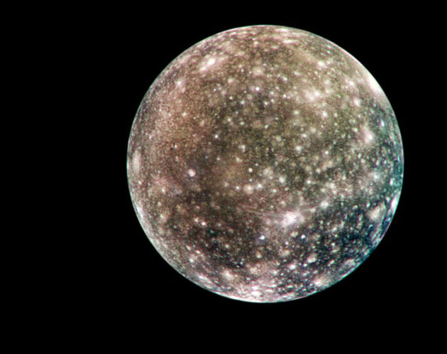 Blick auf den Jupitermond Kallisto. Copyright: NASA/JPL/DLR