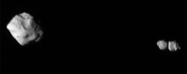 Weitere Daten der Sonde zeigten dann, dass der unerwartete Satellit von Dinkinesh selbst ein Kontakt-Binär ist. Er besteht also aus zwei kleineren Objekten, die sich berühren. Es ist das erste Mal, dass ein solcher Kontakt-Binär um einen anderen Asteroiden entdeckt wurde.Copyright/Quelle: NASA/Goddard/SwRI/Johns Hopkins APL