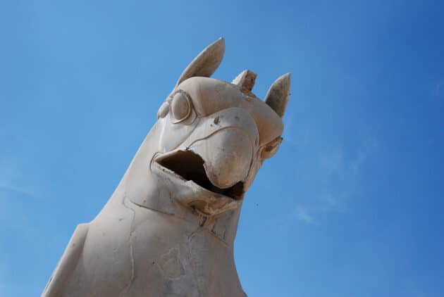 Greif-Statue in Persepolis. Copyright/Quelle: Paul Keller (via WikimediaCommons) / CC BY-SA 2.0
