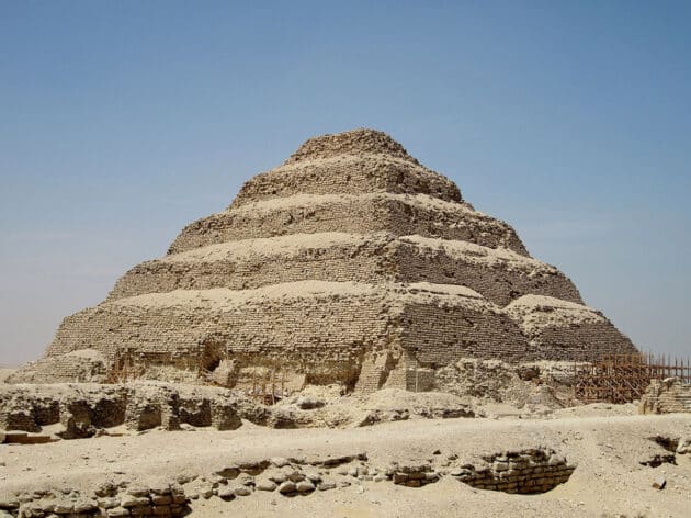 Blick auf die Stufenpyramide des Djoser in Sakkara. Copyright: Olaf Tausch (via WikimediaCommons) / CC BY-SA 3.0