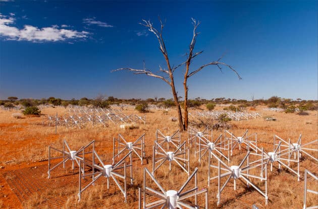 Blick auf Antenneneinheiten der Murchison Widefield Array (WMA) in Westaustralien.Copyright/Quelle: Marianne Annereau / www.mwatelescope.org 