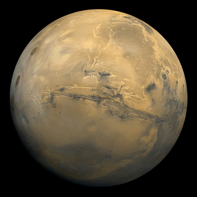 Blick auf den Mars mit seiner markanten Narbe, dem gewaltigen Grabenbruchsystem Vales Marineris. Dieses steht im Fokus der geplanten deutsche Mars-Mission „Valles Marineris Exploration“ (VaMex).Copyright: NASA