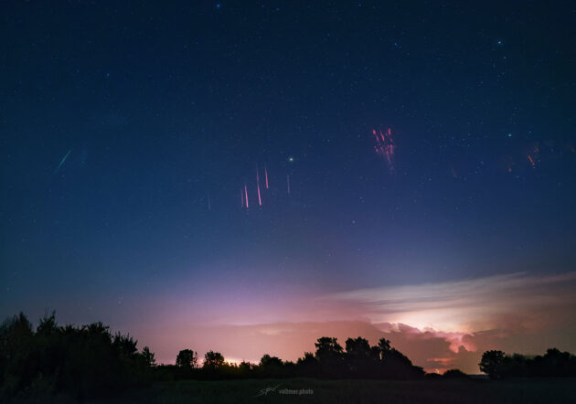 Sprites und Meteor am 1. September 2024 über einem Gewitter über Strasbourg. Copyright: Dr. Sebastian Voltmer, weltraum.com