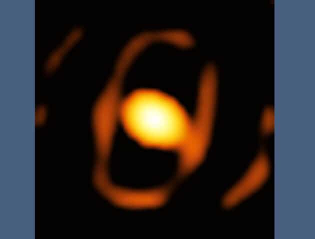 Der in der Großen magellanschen Wolke beheimatete Riesenstern „WOH G64“ in der ersten Aufnahme eines Sterns außerhalb unserer Galaxie. Copyright: ESO/K. Ohnaka et al.