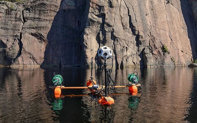 Speziell angefertigtes Floß für akustische Aufnahmen im Sommer. Copyright: Julia Shpinitskaya