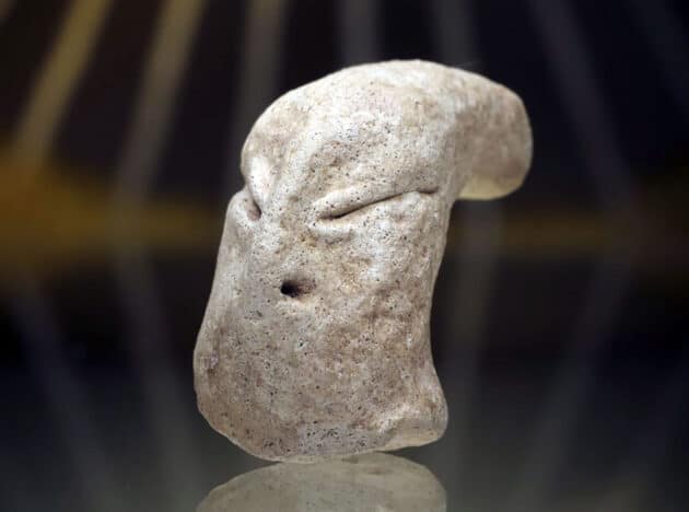 Der Kopf einer anthrpomorphen Ubaid-Figur. Copyright: Adam Oleksiak / CAS UW