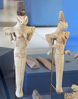 Weibliche Ubaid-Figurinen im University of Pennsylvania Museum of Archaeology and Anthropology.Copyright/Quelle: Mary Harrsch (via WikimediaCommons) / CC BY-SA 2.0