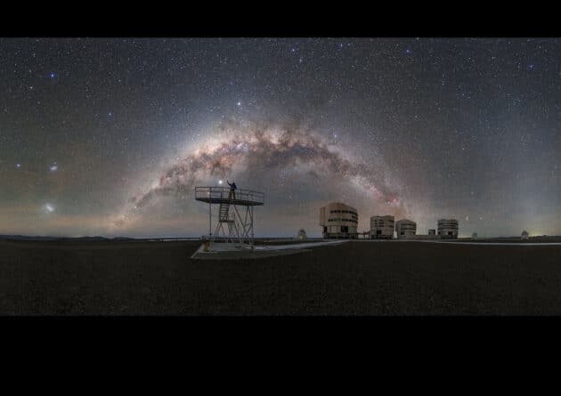 Der Sternenhimmel mit Milchstraße über dem Paranal-Obersavtorium in Chile. Copyright: ESA