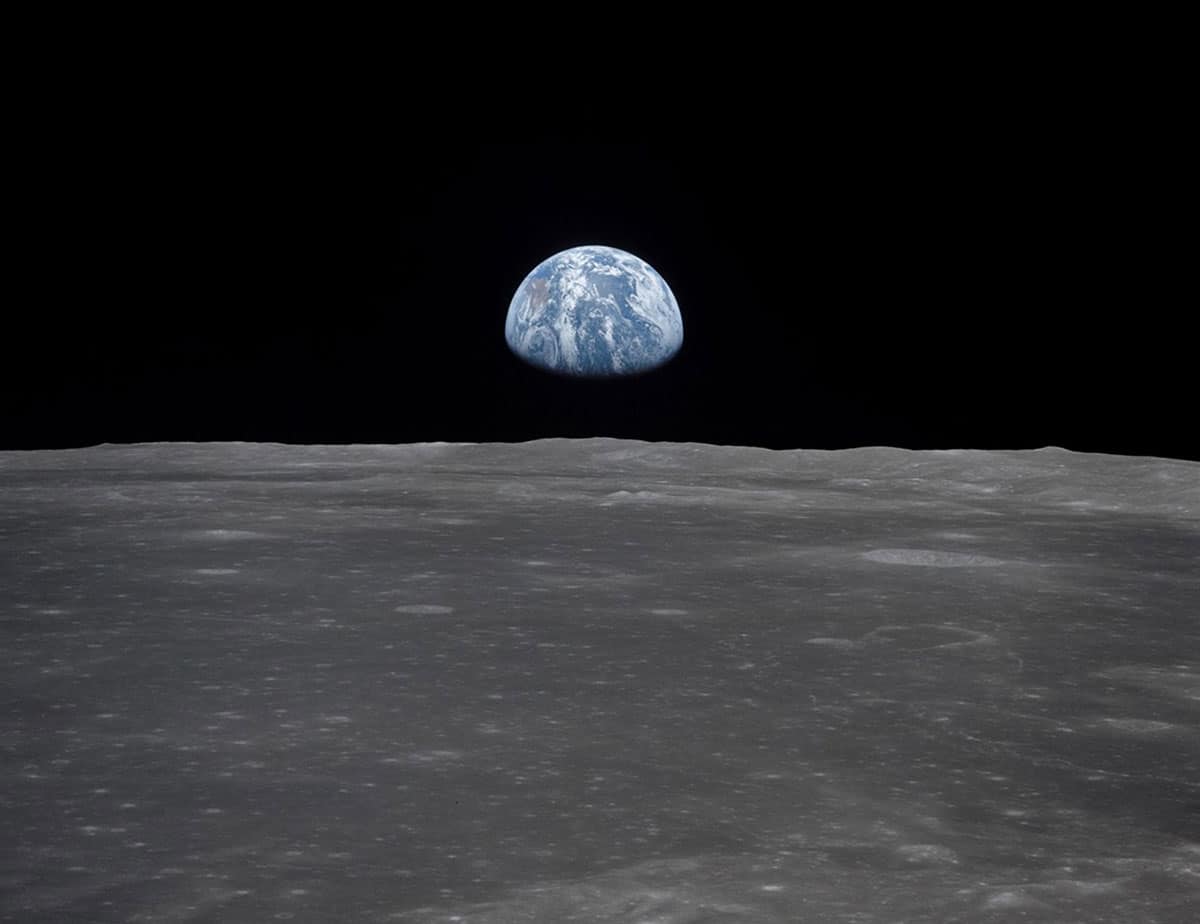 Ein Blick vom Mond zur Erde.Copyright: NASA/JSC