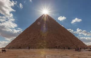 Blick auf die Chephren-Pyramide von Gizeh. Copyright: Sadarama (via WikimediaCommons) / CC BY-SA 4.0