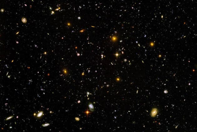 Symbolbild: Das sog. Hubble Ultra Deep Field zeigt eine kleine Himmelsregion, aufgenommen vom Hubble-Weltraumteleskop über einen Zeitraum vom 3. September 2003 bis 16. Januar 2004. Copyright: NASA/ESA