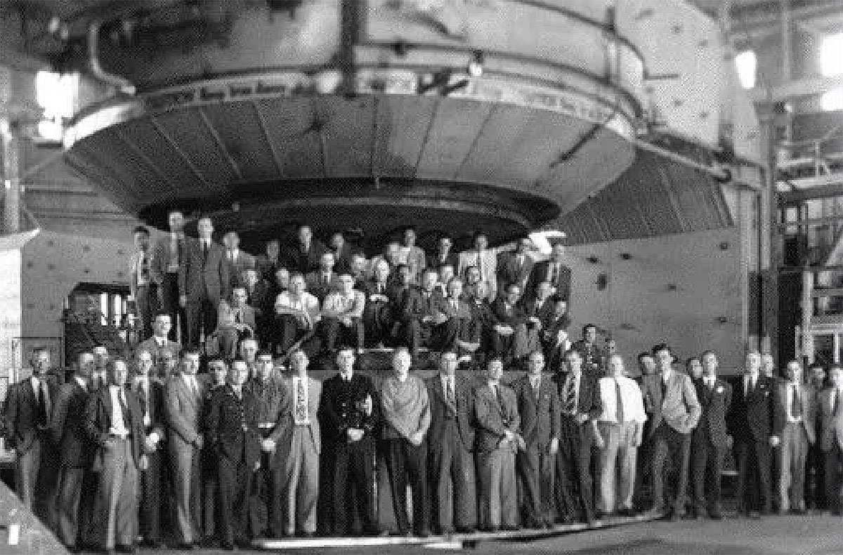 Militärpersonal und Wissenschaftler, die am Manhattan-Projekt beteiligt waren.Copyright: World History